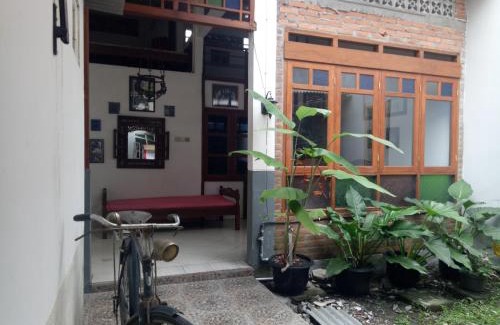 Prawirotaman House | Family-Friendly Stay at Paviliun Omah nDanu with Kitchen