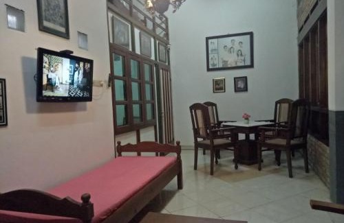 Prawirotaman House | Family-Friendly Stay at Paviliun Omah nDanu with Kitchen