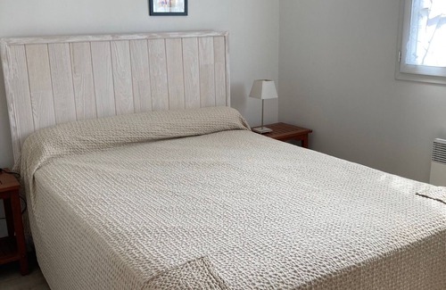 Arcachon Cabin | Relaxing Stay at Pavillon Basque des Abatilles with Pool