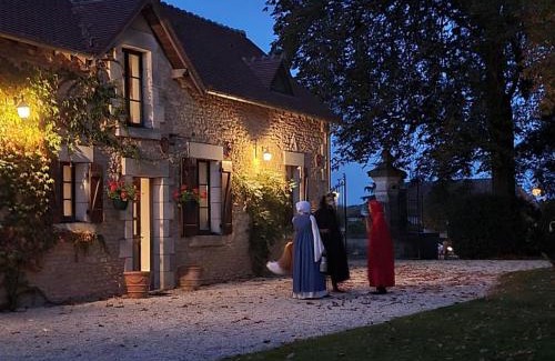 Bouesse Villa | Experience the Elegance of Pavillon d’entrée du château de Bouesse