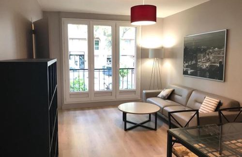 Bagneux House | Family-Friendly Pavillon with Kitchen & Pet-Approved Stay