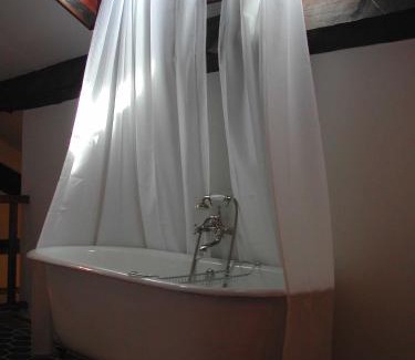 Est Bed & Breakfast | Discover Pavillon de Beauregard: Oceanfront Family Retreat