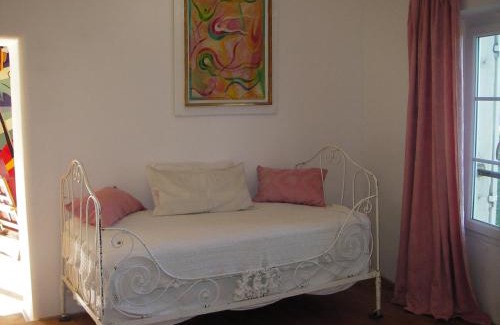 Est Bed & Breakfast | Discover Pavillon de Beauregard: Oceanfront Family Retreat