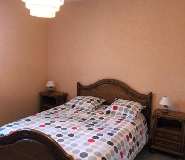 Cricqueville-en-Bessin House | Pet-Friendly Pavillon Individuel with Oceanfront Views