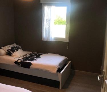 Cricqueville-en-Bessin House | Pet-Friendly Pavillon Individuel with Oceanfront Views