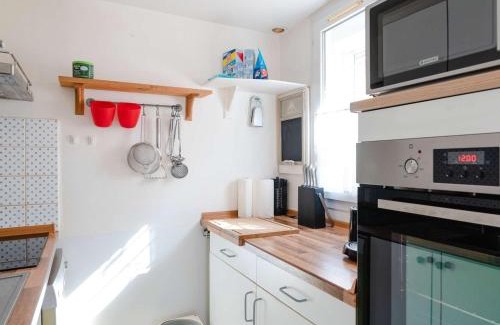 Les Ayguades Villa | Cozy Pavillon Studio with Pool Access & Free WIFI