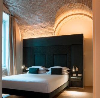 Peschiera del Garda City Centre Hotel | Pavillon Suite: Pet-Friendly Retreat with Hot Tub & Dining