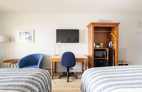 Matane Hotel | Relax at Pavillon sur Mer by Riôtel with Premier Amenities