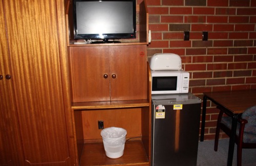 Pooraka Hotel | Comfortable Stay at Pavlos Motel with Family-Friendly Amenities