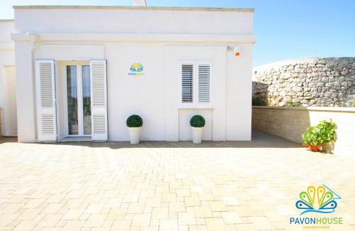 Posto Rosso House | Pavon House Blue: Family-Friendly Stay Just Steps from the Sea