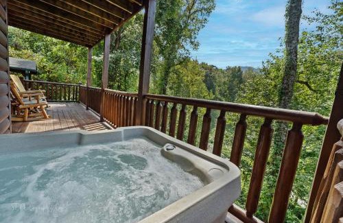 Sevierville House | Cozy Paw Prints Mountain View Cabin with Pool & Hot Tub
