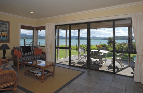 Whangaruru Cabin | Discover Pawhaoa Bay Villas: Oceanfront Bliss Awaits