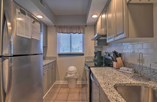 North Litchfield Beach Condo | Beach-Access Pawleys Island Condo Retreat with Pool & Spa