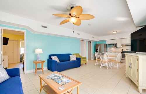 Pawleys Island House | Ideal Pawleys Island Retreat with Golf Cart & Ocean View