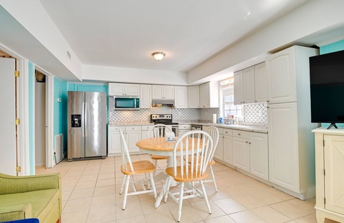 Pawleys Island House | Ideal Pawleys Island Retreat with Golf Cart & Ocean View