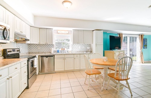 Pawleys Island House | Ideal Pawleys Island Retreat with Golf Cart & Ocean View