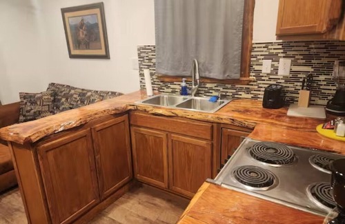 Timberon Cabin | Top-Rated Pawnee Pines Tiny Home Retreat with Spa & Breakfast