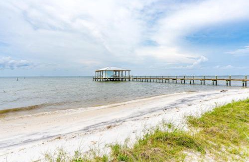 Dauphin Island House | Pawprints in the Sand: Pet-Friendly Oceanfront Getaway
