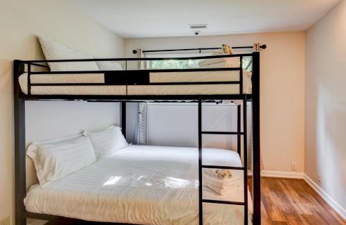 Boone House | Pet-Friendly Retreat at Paws A While - Rated 9/10 by Guests