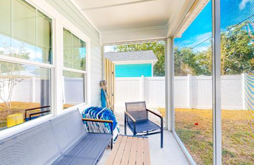 Tranquil Harbour House | Pet-Friendly Pawsitive Island Escape: 4-Star Family Retreat