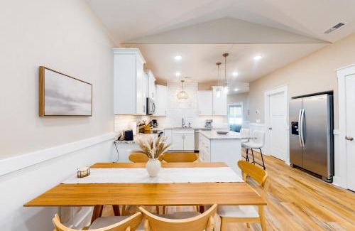 Tranquil Harbour House | Pet-Friendly Pawsitive Island Escape: 4-Star Family Retreat