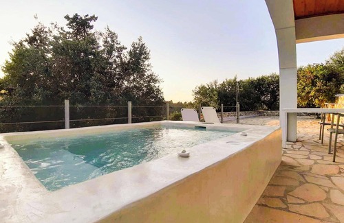 Ieromonachos House | Paxoi Sunny Serenity - Kirki's Studio with Hot Tub & Spa