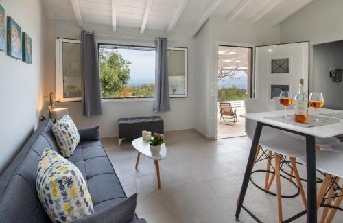 Kourteika Apartment | Cozy Paxos Couple House with Child-Friendly Amenities