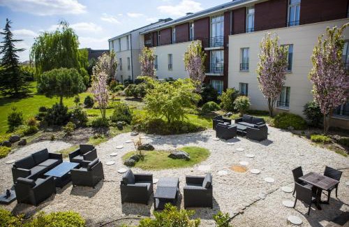 Ferrieres-en-Brie Hotel | Experience Paxton Paris MLV: Oceanfront Retreat with Spa