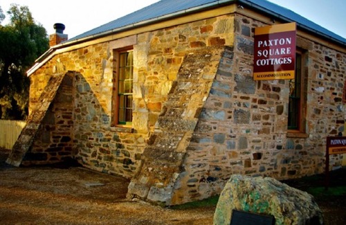 Burra Cottage | Pet-Friendly Paxton Square: Rated 9.2/10 for Families