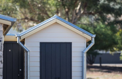 Burra Cottage | Pet-Friendly Paxton Square: Rated 9.2/10 for Families