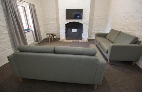 Burra Apartment | Pet-Friendly Paxton Square Cottages with Top-Rated Comfort