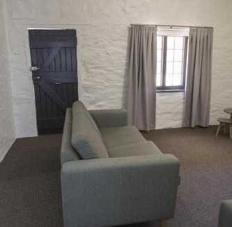 Burra Apartment | Pet-Friendly Paxton Square Cottages with Top-Rated Comfort