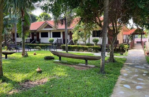 Uthai Thani Resort | Cozy Payamai Resort: Pet-Friendly with Pool & Breakfast