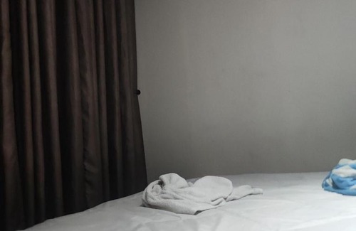 Palu Apartment | Budget-Friendly Stay with Pool and Hot Tub Amenities