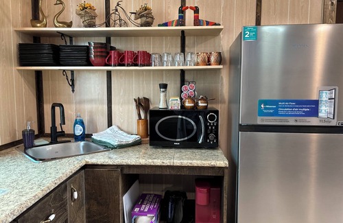 Mountain View Cabin | Discover Payne Lake Wilderness Huts - Ideal for Families