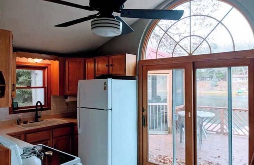 Harrison Cottage | Payne's Lakeside Cottage: Pet-Friendly with Private Beach