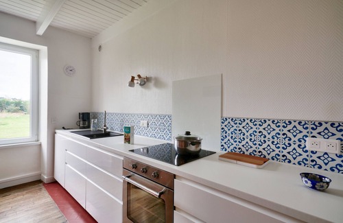 Treffiagat Ski Chalet | Discover Pays Bigouden - Inviting Stone House with Kitchen