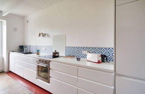 Treffiagat Ski Chalet | Discover Pays Bigouden - Inviting Stone House with Kitchen