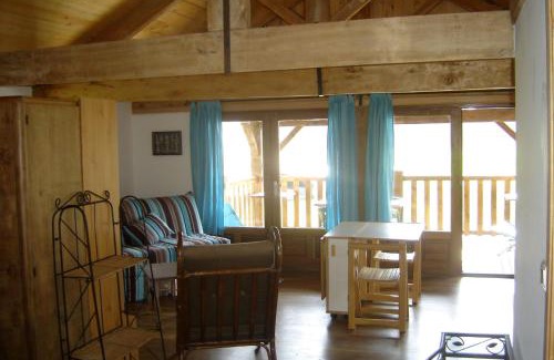 Tour-de-Faure House | Tranquil Paysannerie des Versanes: Family-Friendly Retreat
