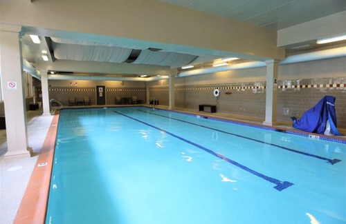 Lincoln House | Discover PB: Family-Friendly Retreat with Pool & Hot Tub
