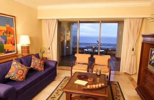 Paraiso Escondido Hotel | Executive Suite PBSB: Perfect for Families with Ocean View