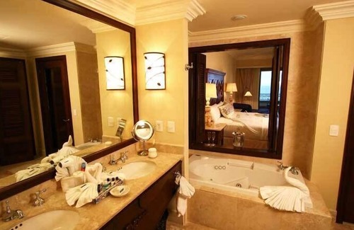 Paraiso Escondido Hotel | Executive Suite PBSB: Perfect for Families with Ocean View