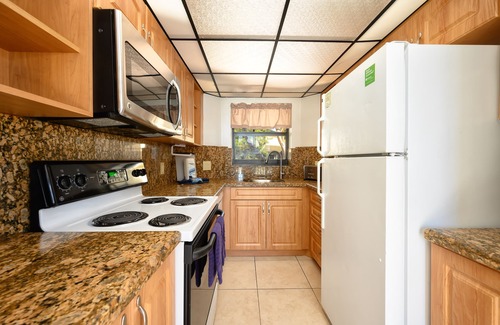 Marathon Cottage | Ideal Coastal Retreat with Pool, Hot Tub & Marina Access