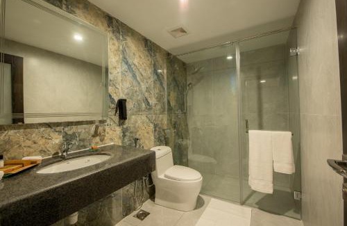 Hunza Hotel | Elegant PC Legacy Hunza: Pet-Friendly Retreat with Hot Tub