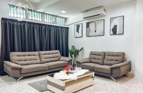 Port Dickson House | Spacious 4BR Double Storey House in Lukut for Families