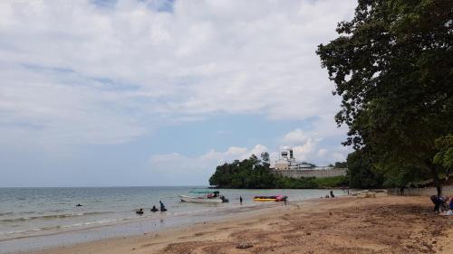 Tanjung Tanah Merah Apartment | Family-Friendly PD Batu 9 Cocobay Apartment with Ocean View