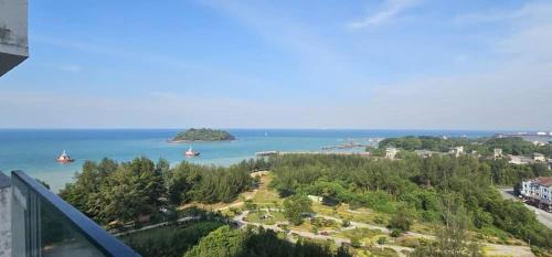 Kampung Bahasa Kapor Apartment | PD D'Wharf The Bay Superior Queen Room SeaView Balcony