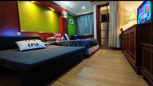 Kampung Mambau Apartment | Family-Friendly 5-Star Lexis Water Chalet Getaway