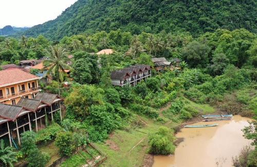Muang Ngoi Neua House | Cozy PDV Guesthouse with Hot Tub and Family-Friendly Perks