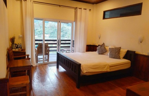 Muang Ngoi Neua House | Cozy PDV Guesthouse with Hot Tub and Family-Friendly Perks